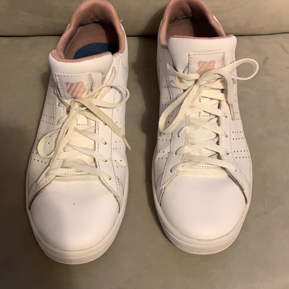K-Swiss size 10 white with pink accent - Picture 2 of 7